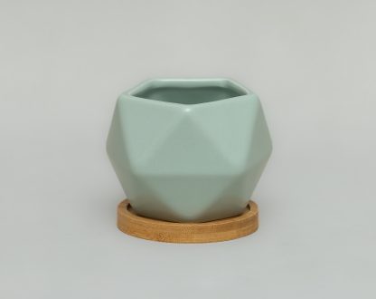 maceta-ceramica-geometrica-azul-plato-bambu-madera